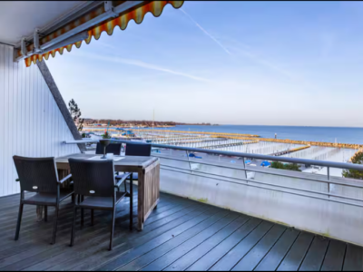 Panoramablick und den Strand direkt vor der Tür